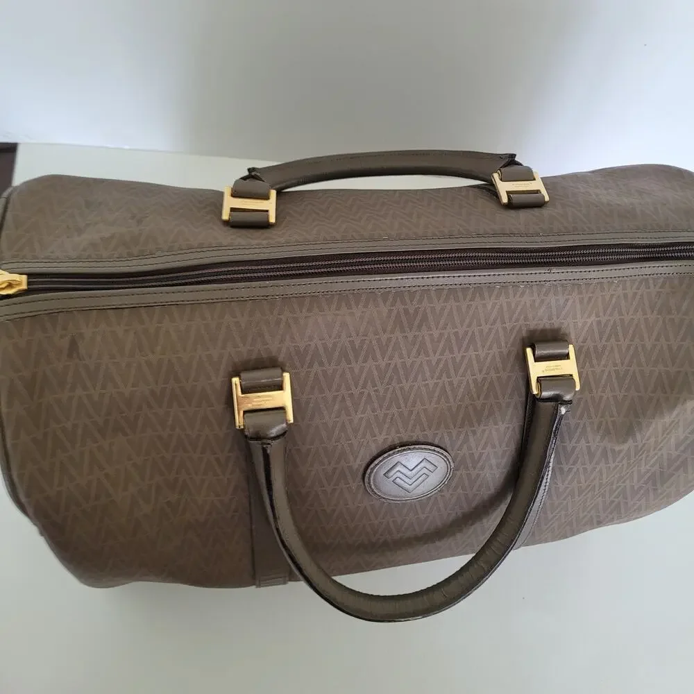 Mario Valentino Vintage Duffle Boston Tote Bag Handbag Large Travel Brown‎ Logo